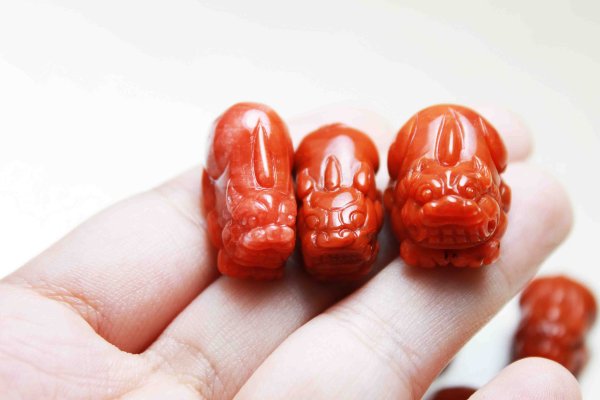 画像3: 彫物 ヒキュウ彫り 穴なし 南紅メノウ 18から22mm  品番: 11018 (3)