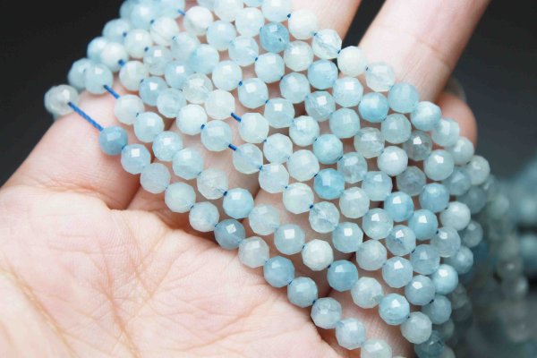 画像4: 連 アクアマリン カット 4mm  品番: 8374 (4)