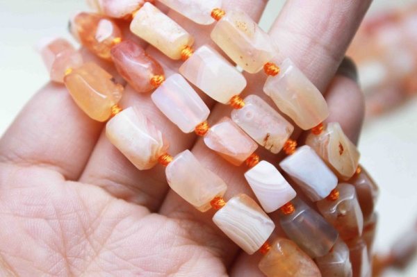 画像4: 連　サードオニキス　ラフスクエア型　チューブ　約8mmから10mm　品番： 3918 (4)