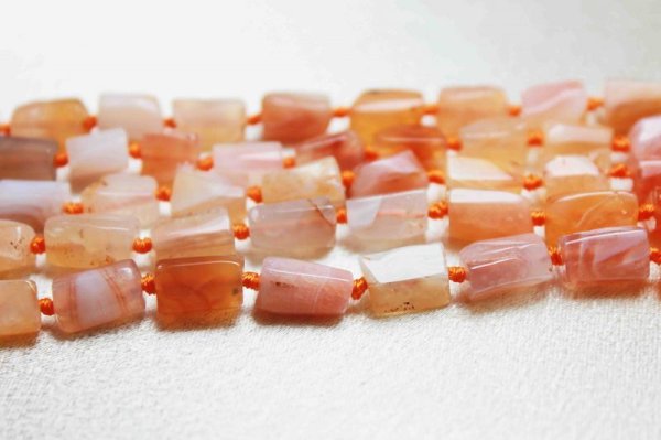 画像2: 連　サードオニキス　ラフスクエア型　チューブ　約8mmから10mm　品番： 3918 (2)