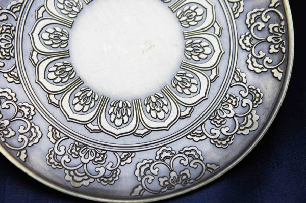画像3: 置物 彫り物 お香受け皿 さざれ皿 真鍮製 花曼荼羅 約10cm  品番: 11094 (3)