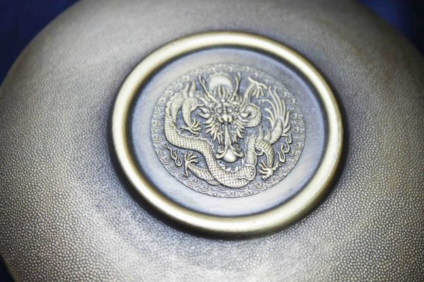 画像4: 置物 彫り物 お香受け皿 さざれ皿 真鍮製 花曼荼羅 約10cm  品番: 11094 (4)