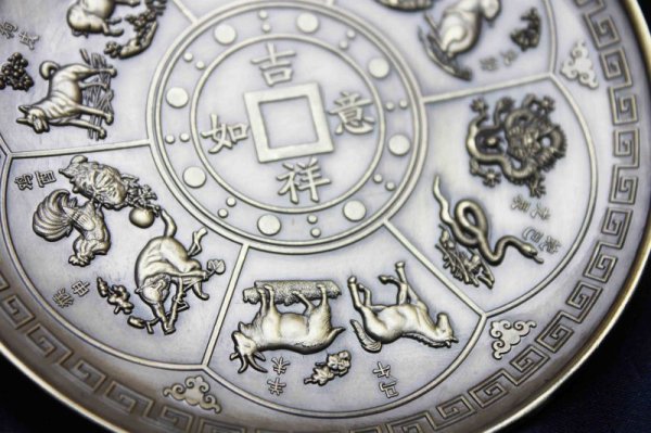 画像3: 置物 彫り物 お香受け皿 さざれ皿 真鍮製 干支 約10cm  品番: 10101 (3)