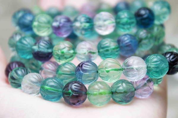 画像6: ブレス マルチカラー フローライト 蓮花彫り 約10mm 蓮華  品番: 7344 (6)