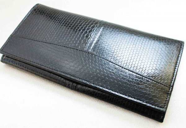 画像3: シーパイソンレザー 長財布 ブラック 縁起物 風水 品番: 10177 (3)