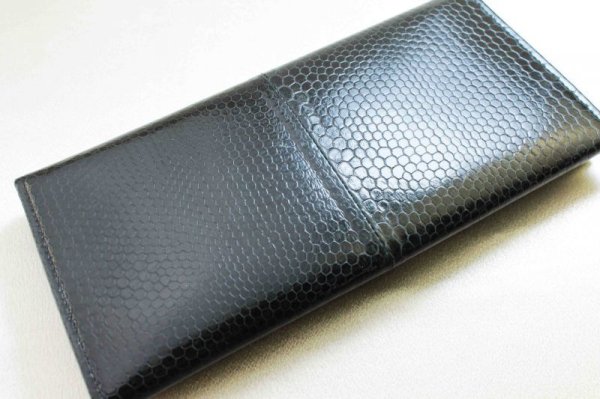 画像4: シーパイソンレザー 長財布 ブラック 縁起物 風水 品番: 10177 (4)