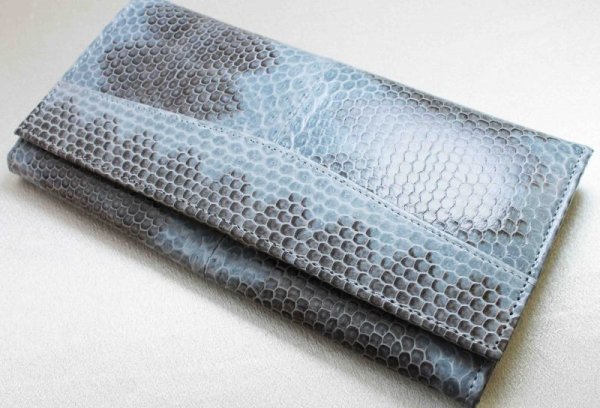 画像3: シーパイソンレザー 長財布 パターンブルー 縁起物 風水 品番: 10192 (3)