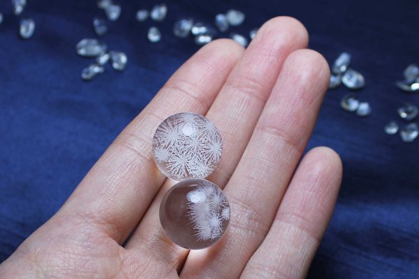 画像3: 置物 水晶 丸玉 模様入り 約17〜19mm  品番: 10886 (3)