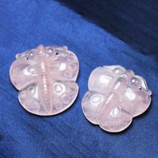 まゆ高品質 ローズクォーツ天使♡エンジェルNo1062 カービング 癒やしと愛のエンジェル～♪ ブラジル産『ローズクォーツ』 天使