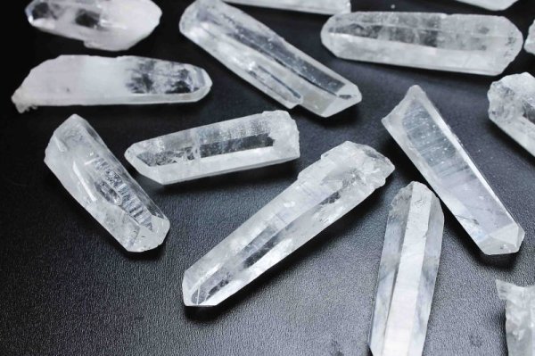 画像3: 【クリスタルチューナーなどのセットにオススメ】 ブラジル産 水晶 原石 ポイント 小サイズ 品番: 3720 (3)