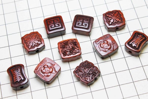 画像4: 【一粒売り】 ウッドビーズ スクエア 四角 禄 紫檀 ローズウッド 約14mm 品番: 7893 (4)