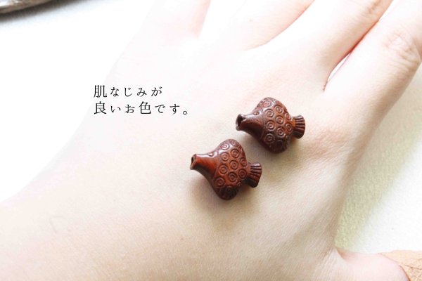 画像2: 【一粒売り】 ウッドビーズ 花瓶魚 紫檀 ローズウッド 約16mm 品番: 11466 (2)