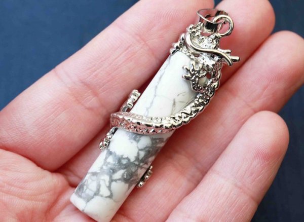 画像2: ペンダントトップ ハウライト 龍  品番: 10385 (2)