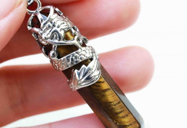 画像2: ペンダントトップ タイガーアイ 龍  品番: 10693 (2)