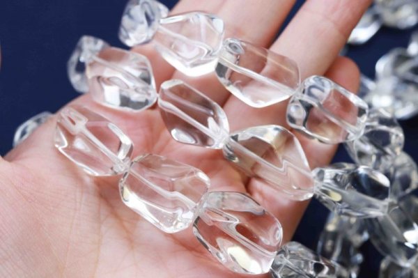 画像4: 連　水晶　クリスタル　タンブル　不定形　約17mmから22mm　　品番： 10265 (4)