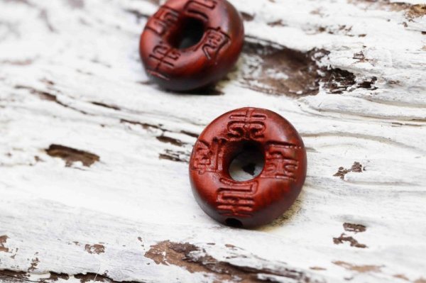 画像2: 【一粒売り】ウッドビーズ 古銭 紫檀 ローズウッド 約15mm 品番: 11572 (2)