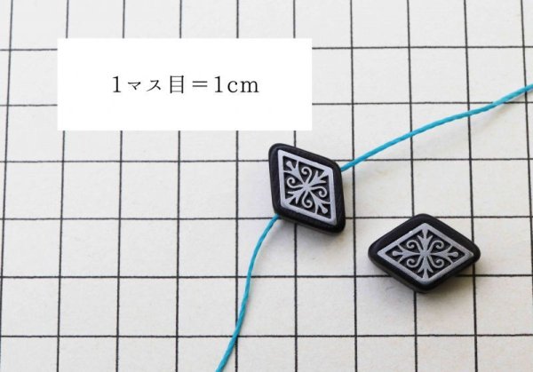 画像3: 【一粒売り】 ウッドビーズ ダイヤ ひし型 黒檀 ローズウッド 約13×18mm  品番: 10586 (3)
