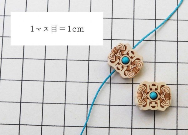 画像3: 【一粒売り】 ウッドビーズ コウモリ紋 蝙蝠 柘植 box wood フェイクターコイズ 約12×15mm  ※ポイント対象外 品番: 10877 (3)