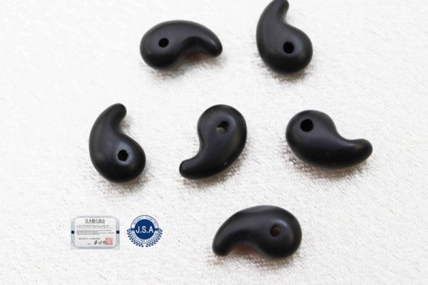画像3: 【日本銘石】勾玉 那智黒 〈三重県〉 極小 約10mm×7mm 品番:12054 (3)