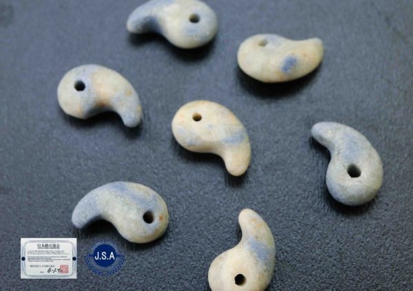 画像2: 【日本銘石】勾玉 フェアリースキンサファイア 〈広島県〉 極小 約10mm×7mm 品番:12047 (2)