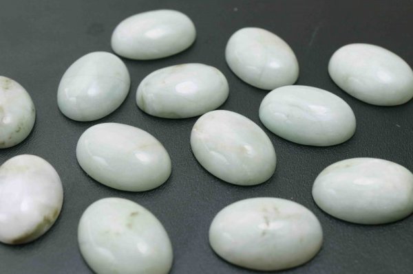 画像2: 【日本銘石】ルース 糸魚川翡翠〈新潟県〉 大 約18mm*13mm 品番:11636 (2)