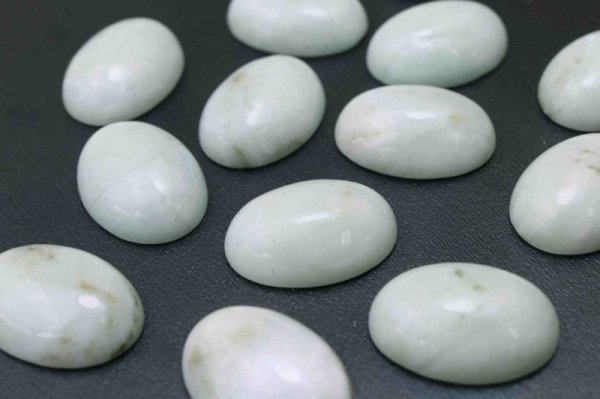 画像3: 【日本銘石】ルース 糸魚川翡翠〈新潟県〉 大 約18mm*13mm 品番:11636 (3)