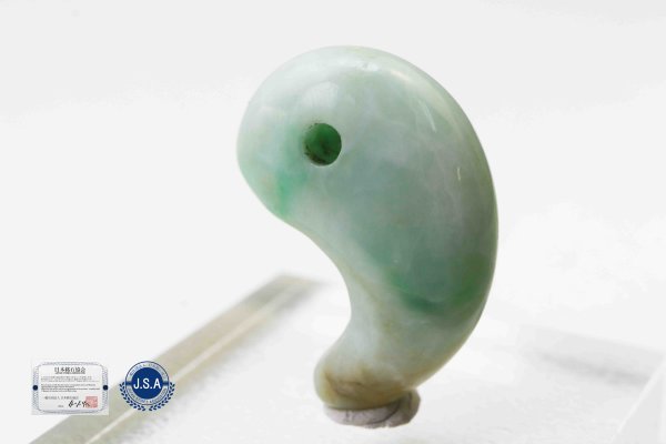 画像2: 【日本銘石】勾玉 糸魚川翡翠 グリーン 緑 11g ヒスイ ひすい 【一点物 希少】 品番:12239 (2)