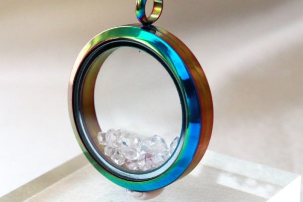 画像2: ペンダントトップ ハーキマーダイヤモンド レインボー 夢見の石 さざれ 夢を現実化 出産のお守り 品番:12344 (2)