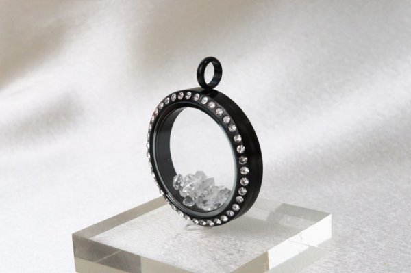 画像2: ペンダントトップ ハーキマーダイヤモンド 石有ブラック 夢見の石 さざれ 夢を現実化 出産のお守り 品番:12346 (2)