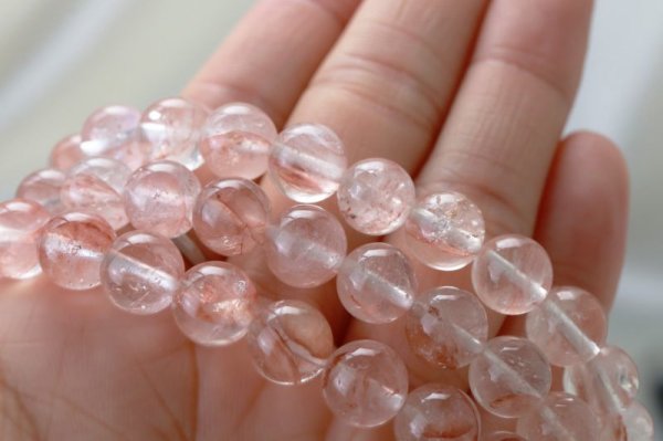 画像2: ブレス マニカラン水晶 TOPランク ヒマラヤ産 8mm 説明カード付属  品番: 10228 (2)