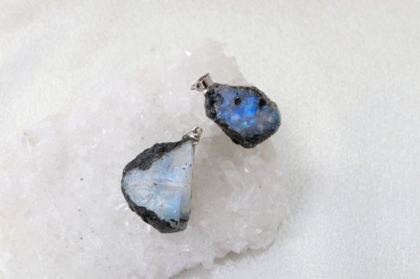 画像2: ペンダントトップ ブルームーンストーン 大 ペリステライト 恋愛 希望 健康 幸運 品番: 12405 (2)