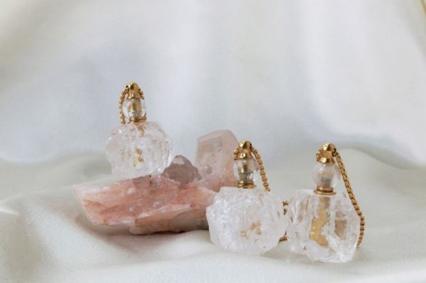 画像4: 【現品限り】香水瓶 ネックレス 水晶 クォーツ クリスタル ゴールド 守護石 浄化 持ち歩き 品番: 12423 (4)