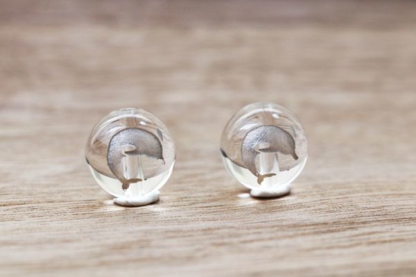 画像2: カービング 彫刻ビーズ  クォーツ イルカ 水晶 12mm 彫り石 純粋 浄化 調和 統合 強化 品番:12487 (2)