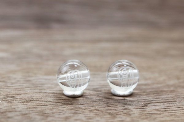 画像2: カービング 彫刻ビーズ アマビエ 水晶 丸 8mm 彫り石 妖怪 生物 豊作 疫病 予言 品番:12519 (2)
