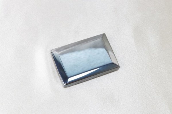 画像2: テラヘルツ 鉱石製 マッサージ かっさ 約6.8×5cm 長方形 四角 健康 美容 ヒーリング 品番:12543 (2)