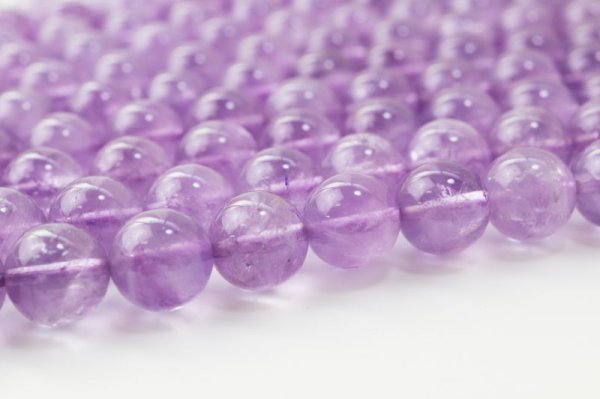 画像2: 連　ラベンダーアメジスト　 丸玉　約10mm　愛の守護石　お守り　2月の誕生石・誕生木　品番： 8228 (2)