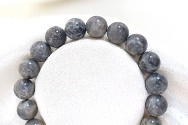 画像2: 【日本銘石】ブレス　美ら海石　〈沖縄県〉　約10mm　ダークグレー　癒し　浄化　清らか　品番：12643 (2)