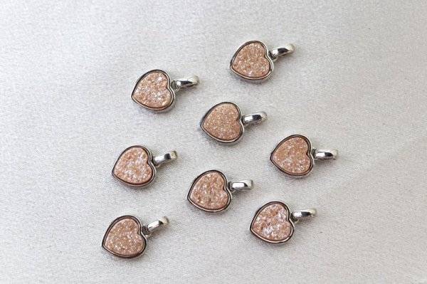 画像2: ドゥルージー ハートチャーム(オレンジ) 10x10mm メノウ パーツ 品番: 12644 (2)