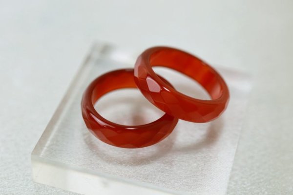 画像2: 指輪 リング メノウ 赤 レッド カット Lサイズ 17〜18号 アゲート 癒し 守護 健康 品番: 11356 (2)