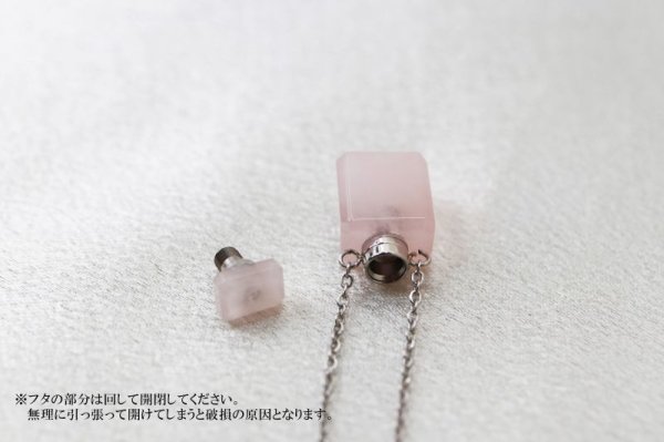 画像4: ミニ香水瓶 ネックレス ローズクォーツ 角型 シルバー 持ち歩き 恋愛 美しさ 品番:12721 (4)