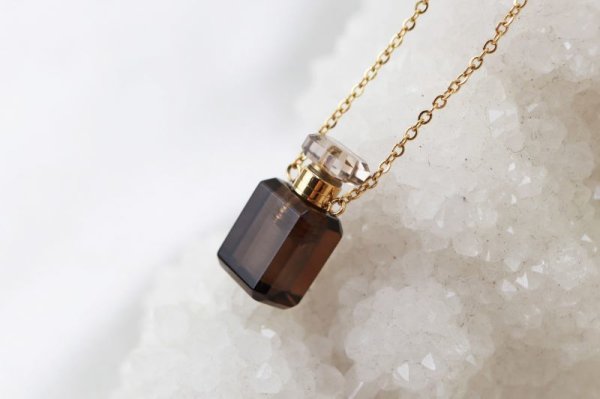 画像2: ミニ香水瓶　ネックレス　スモーキークォーツ　角型　ゴールド　持ち歩き　精神安定　不安の解消　魔除け　品番： 12726 (2)