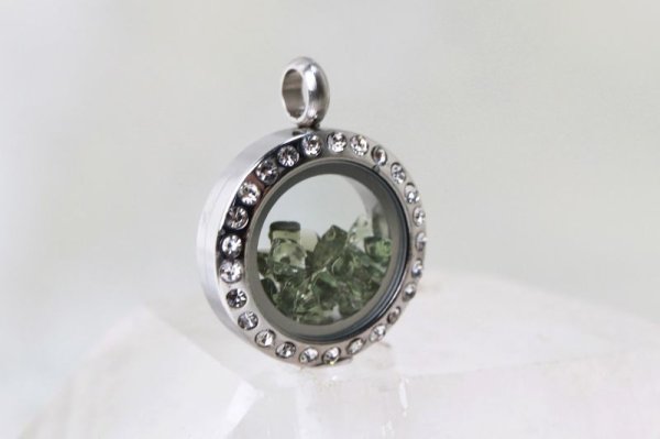 画像2: ペンダントトップ　石有シルバー　モルダバイト　小　2ct　モルダウ石　さざれ　緑　グリーン　品番：12762 (2)