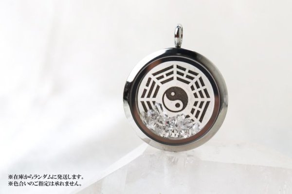 画像2: ペンダントトップ シルバー ハーキマーダイヤモンド 大 八卦太極図 さざれ 品番:12872 (2)