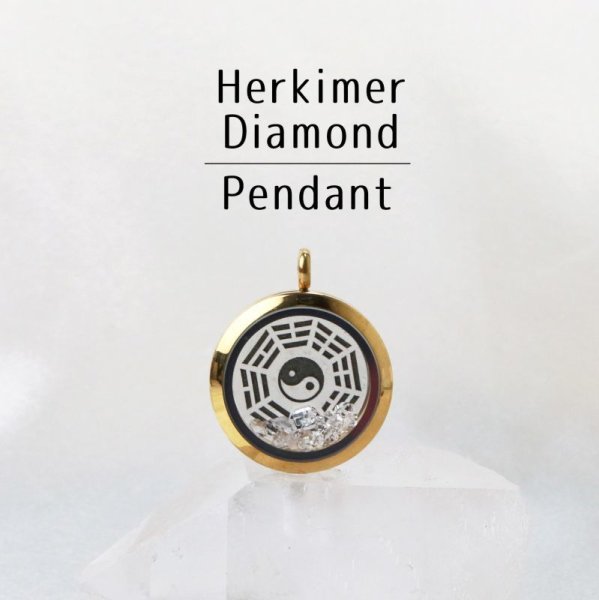 画像1: ペンダントトップ　ゴールド　ハーキマーダイヤモンド　大　八卦太極図　さざれ　品番：12870 (1)