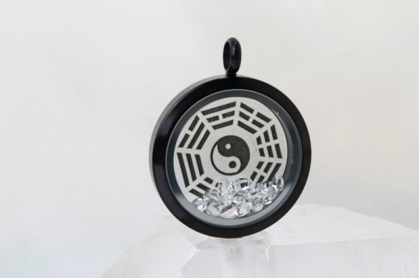 画像2: ペンダントトップ ブラック ハーキマーダイヤモンド 大 八卦太極図 さざれ 品番:12876 (2)