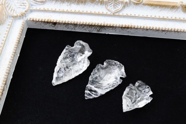 画像2: オーナメント 水晶 矢じり 小 彫り物 クリスタル 浄化 開運 厄除け 品番:12126 (2)