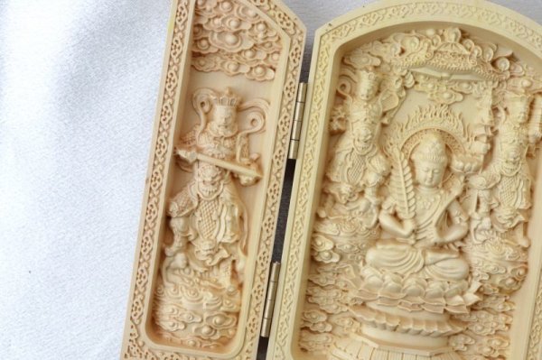 画像2: 【超特価】20個限定! 置物 木彫り 八尊仏 柘植の木彫(平型)虚空蔵菩薩・四天王(持国天・多門天・広目天・増長天) 信仰 菩薩 知恵 ヒノキ  品番: 12936 (2)