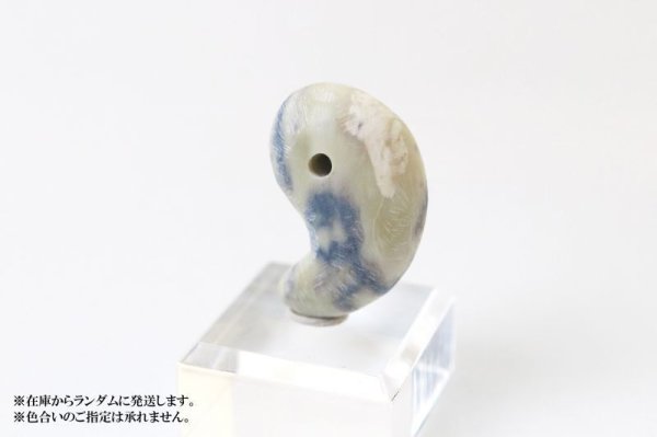 画像3: 【日本銘石】勾玉 フェアリースキンサファイア 〈広島県〉 特大  約32×20×13mm 創造 神話 愛 品番:13041 (3)