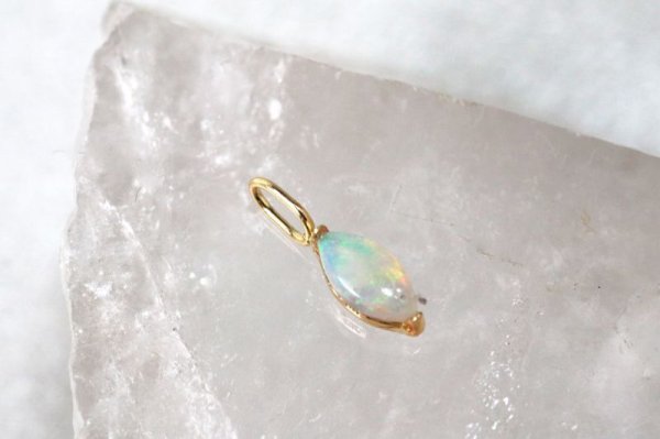 画像2: チャーム オパール 18金ゴールド 0.15ct 変化 柔軟性 無邪気 創造 寵愛 ペンダントトップ ジュエリー 品番:13134 (2)