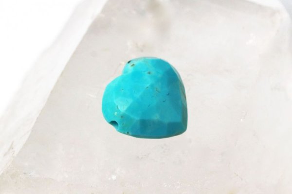 画像2: 一粒売り ターコイズ ハート型 穴あり 8.1ct アメリカ産 行動力 勇気 友情 お守り ※ポイント対象外 品番: 13151 (2)